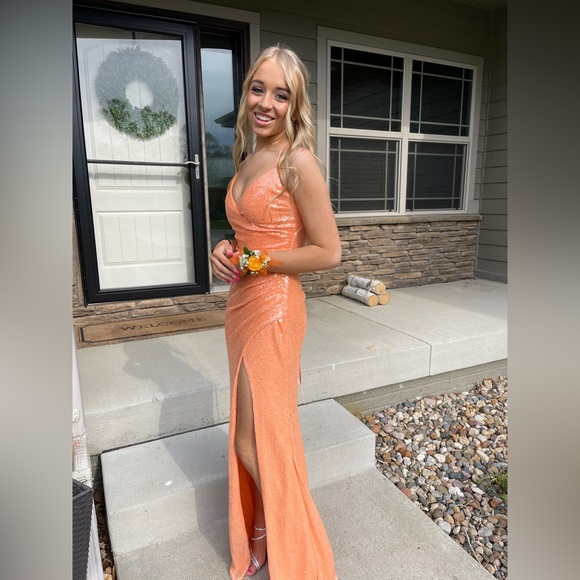 Peachy pink Prom dress - Picture 2 of 7